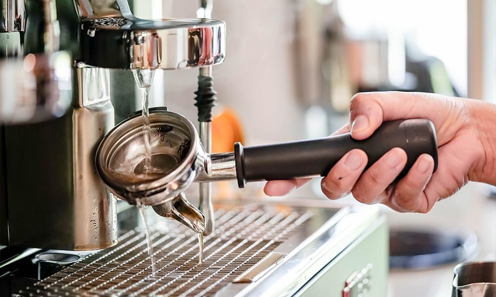 Come pulire la macchina del caffè in modo professionale