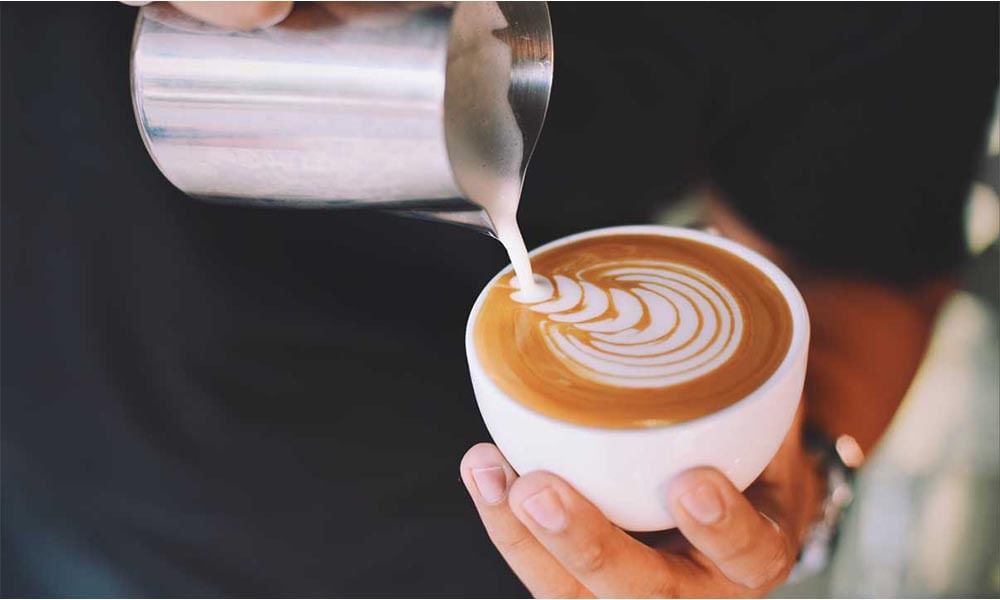 Come scegliere la lattiera per cappuccino e Latte Art secondo Simone Celli